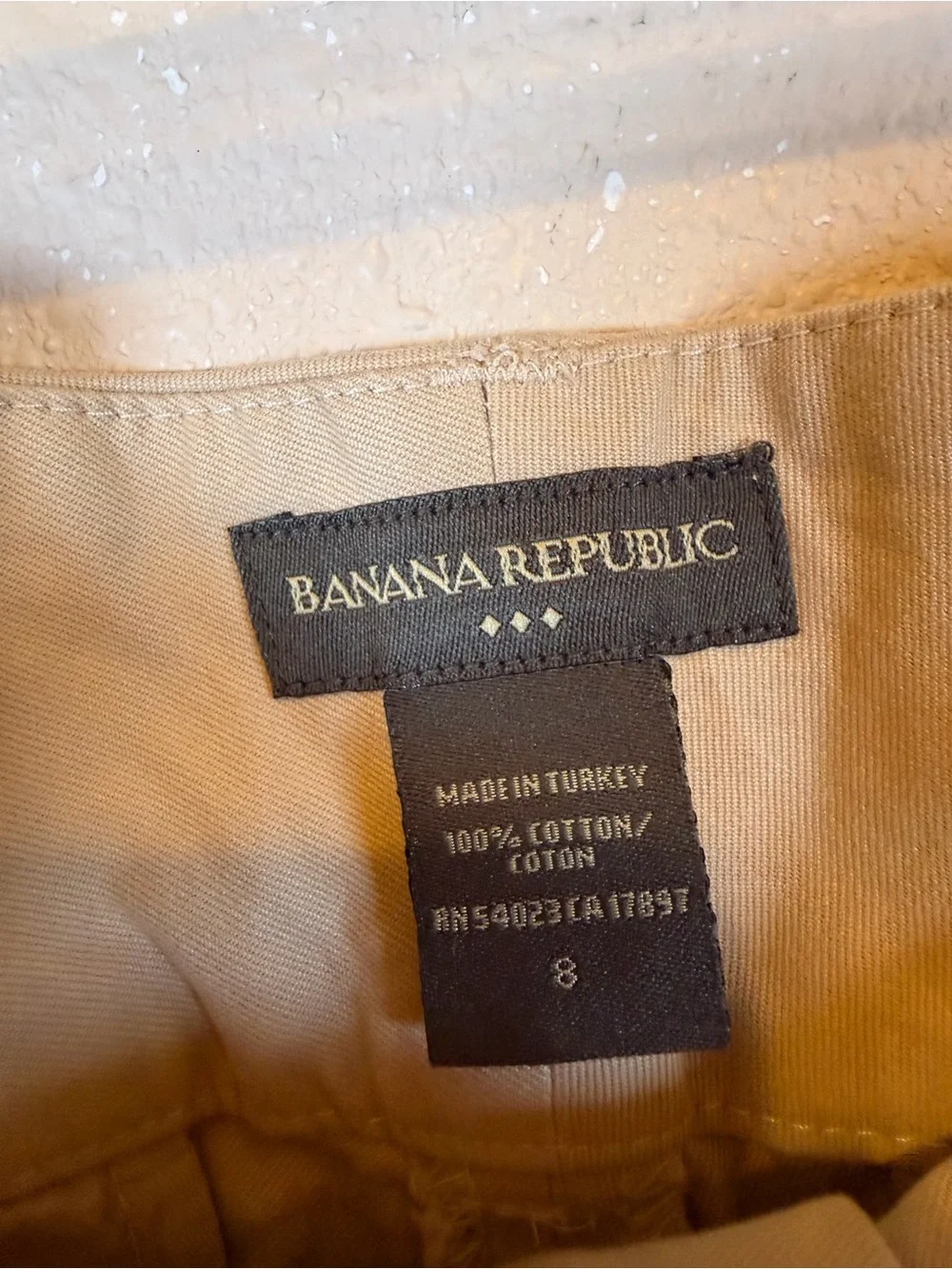 Banana Republic Khaki Straight-Leg Pants with side hip pockets. 100%Cotton  8